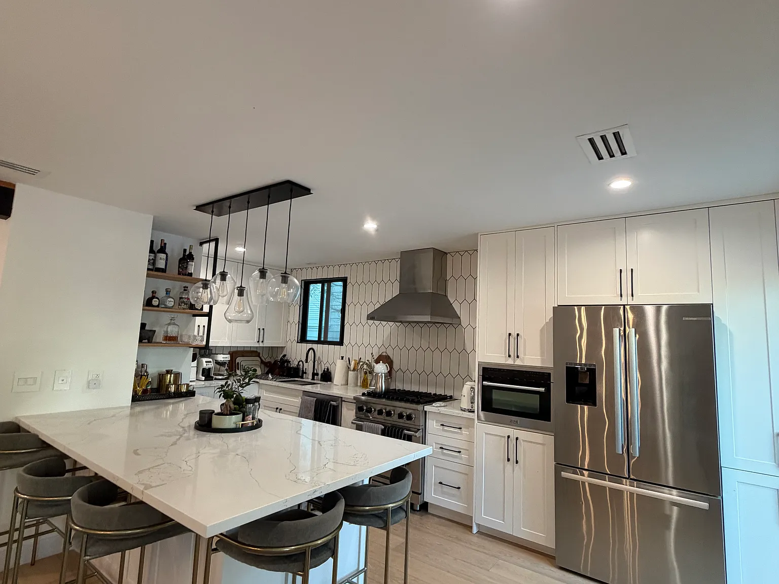 3 bed, 1200 sqft, $8,950 — Photo 3