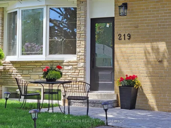 219 Beechy Dr, Richmond Hill, ON L4C 2X6
