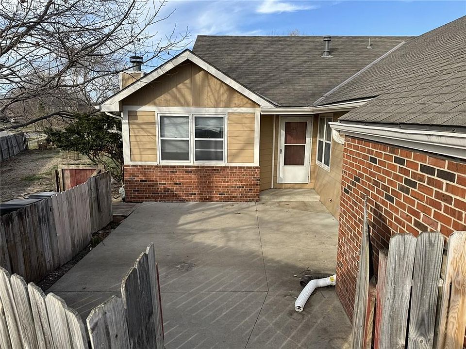 2nd image of 3004 Atchison Way