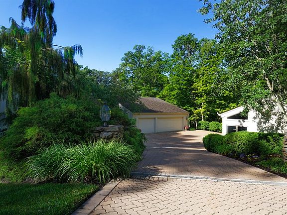 5th image of 9495 Whitegate Ln
