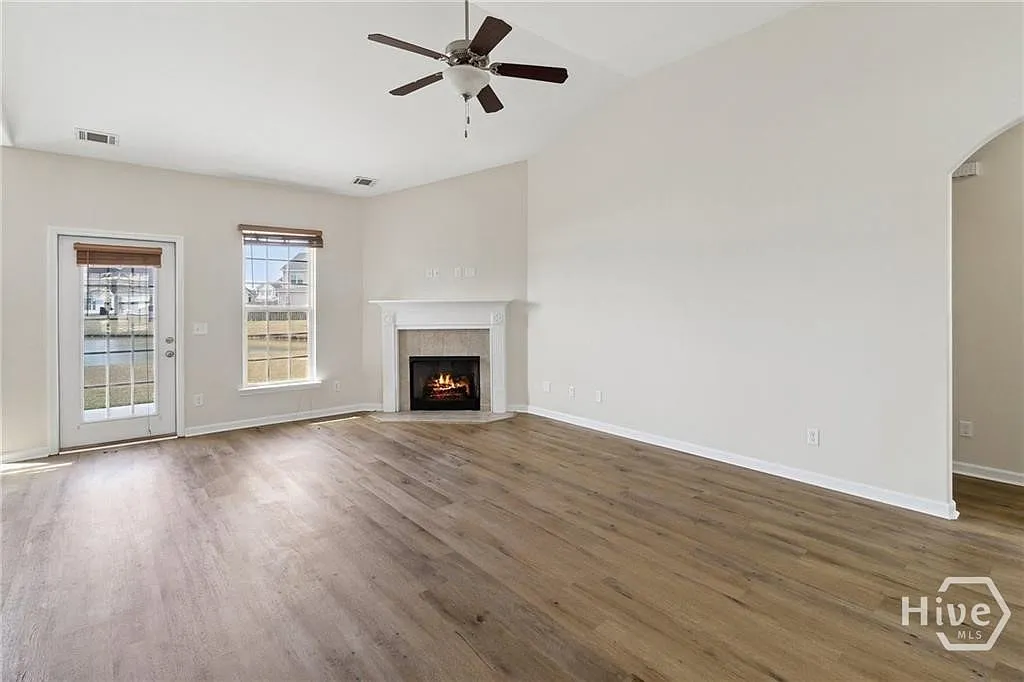 4 bed, 2.0 bath, 1924 sqft, $2,150 — Photo 4