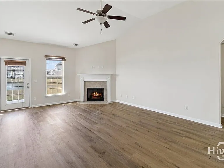 117 Greyfield Cir — Photo 4