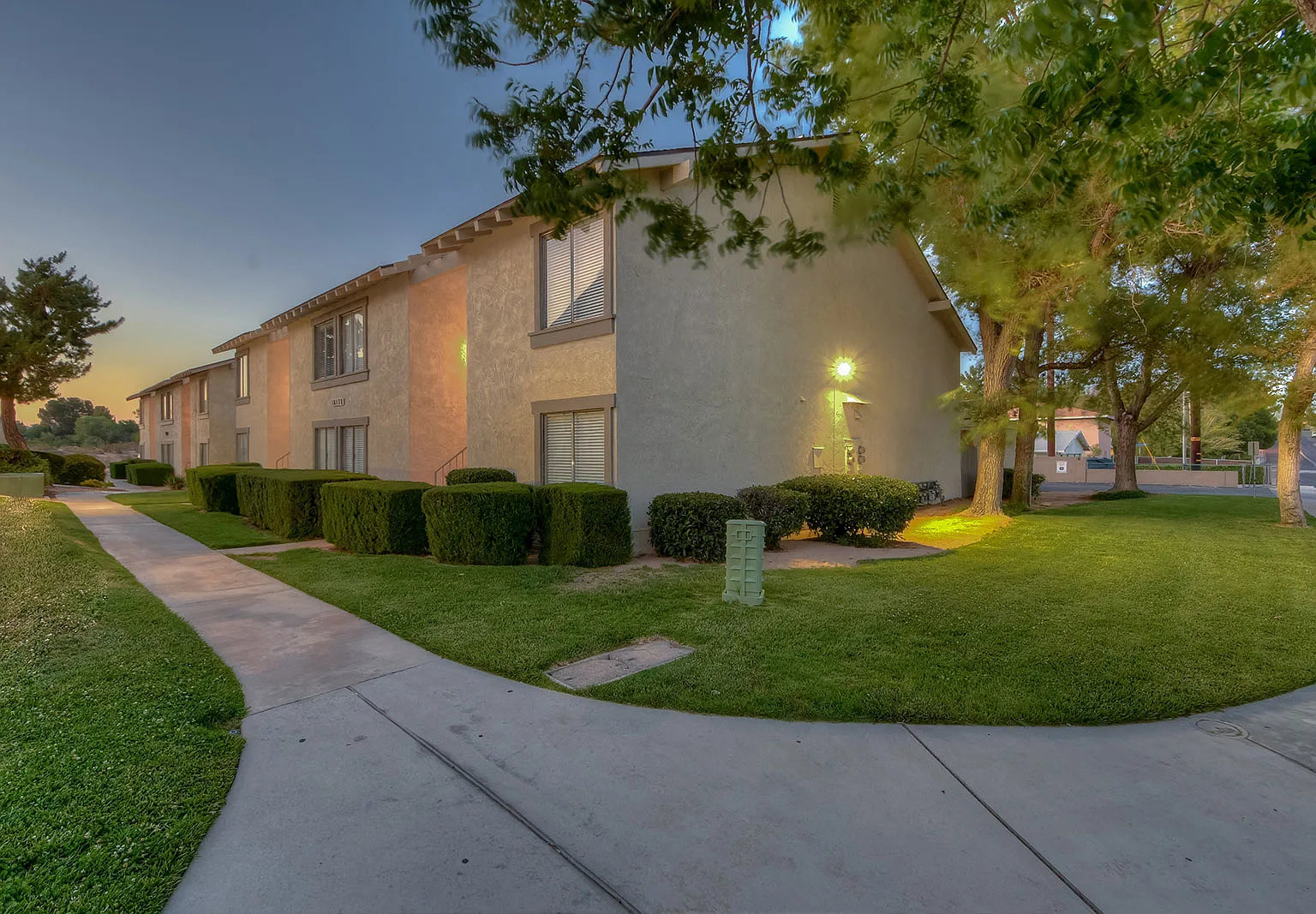 FAIRWAY MANOR — Photo 3