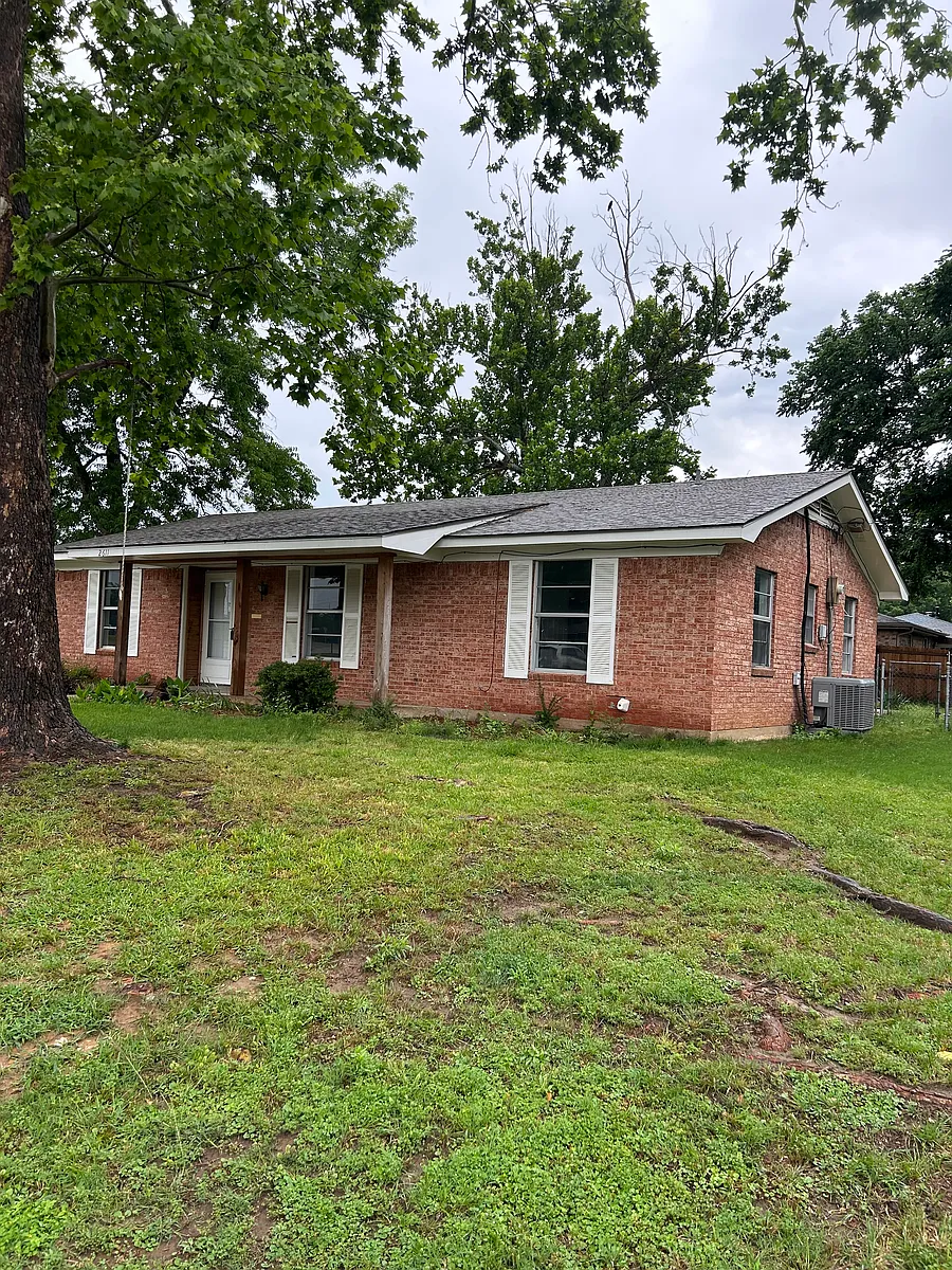 Building Photo - 2611 Easy St