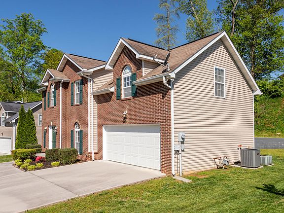 2nd image of 2709 Summertime Ln