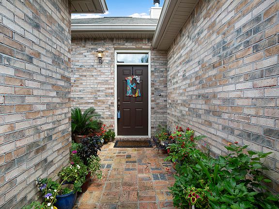 5th image of 13716 Dunvegan Dr