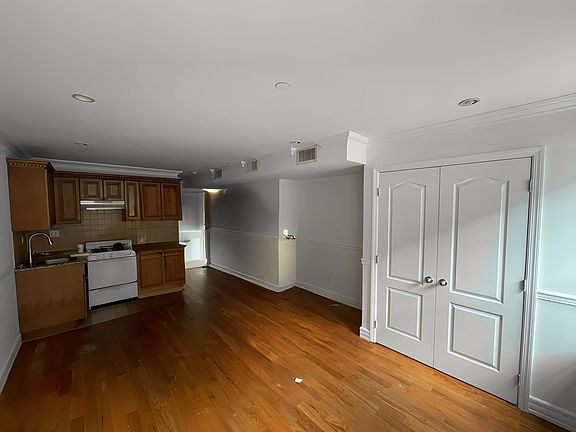 3rd image of 75 W 118th St APT B1