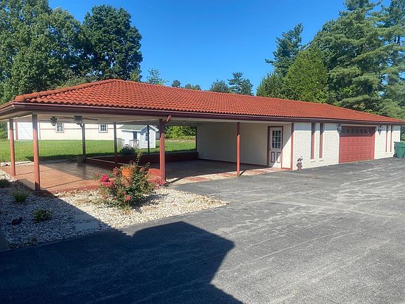 4th image of 70 Shamrock Dr