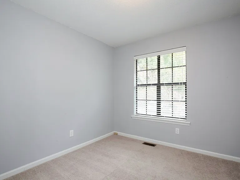 4279 The Oaks Dr — Photo 1