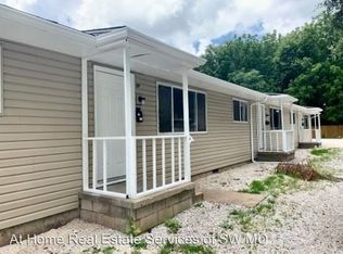 843 S Crutcher Ave, Springfield, MO 65802