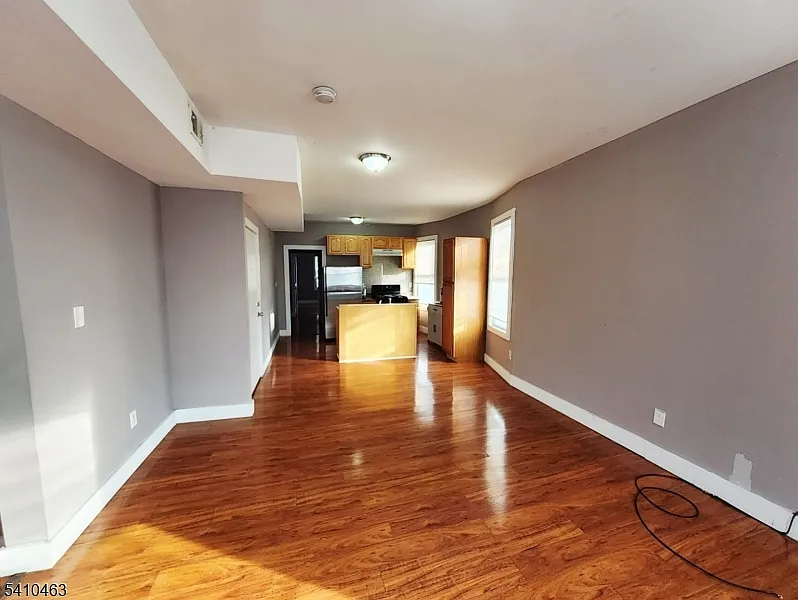 3 bed, 1.0 bath, $2,400 — Photo 4