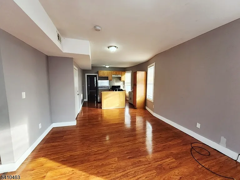 146 Hollywood Ave — Photo 4