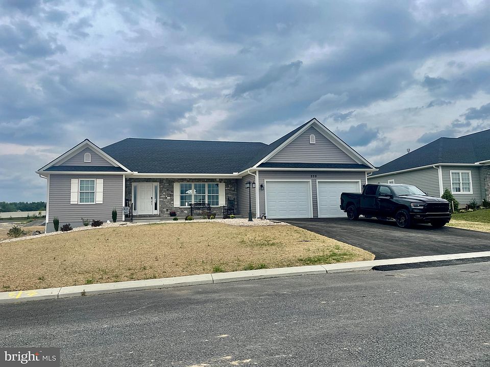 1st image of 208 Daisy Dr