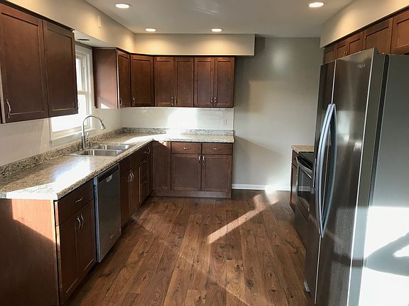4th image of 426 Hiawatha Blvd