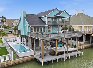 918 Short Reach Dr, Tiki Island, TX 77554