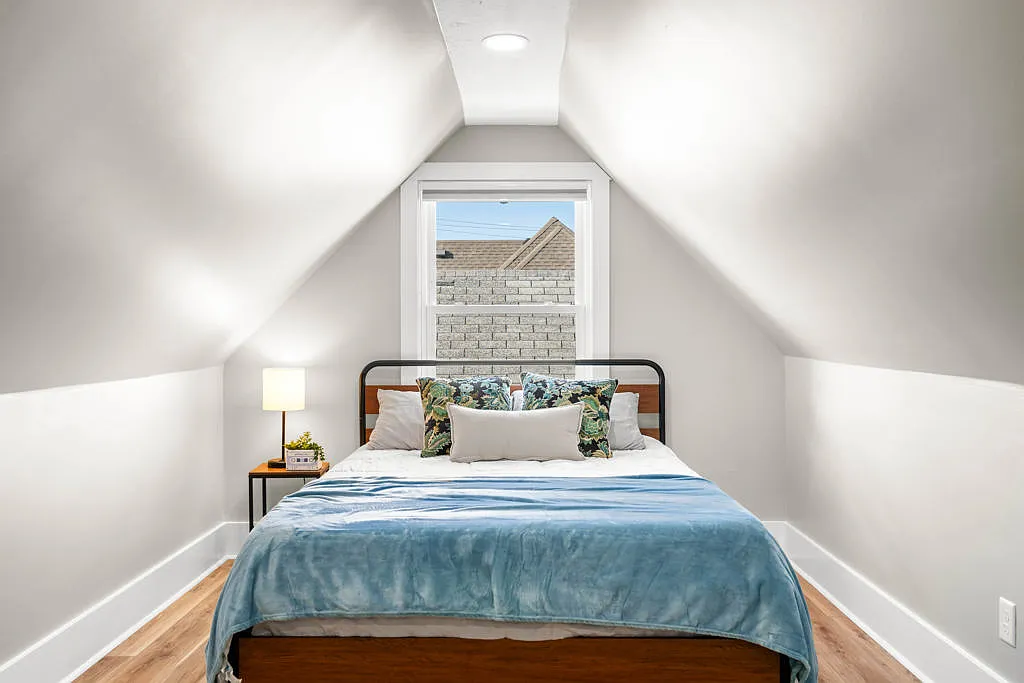 Charming 2-Bedroom Unit in Historic Columbus, Indiana — Photo 1