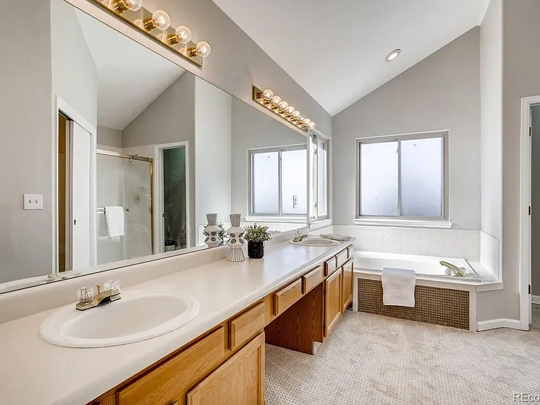 2421 S Waco Ct — Photo 15