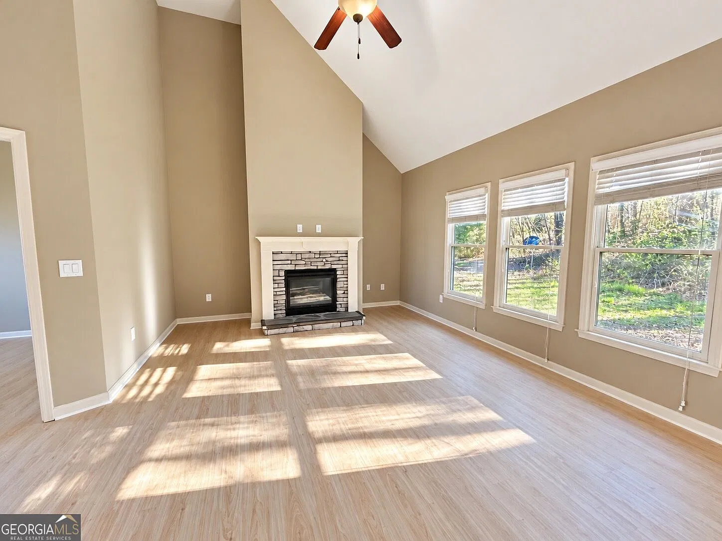 4 bed, 2.5 bath, 2271 sqft, $2,125 — Photo 4