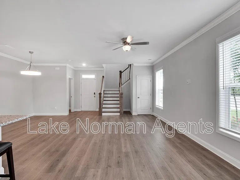 1034 Lyndon Station Dr — Photo 21