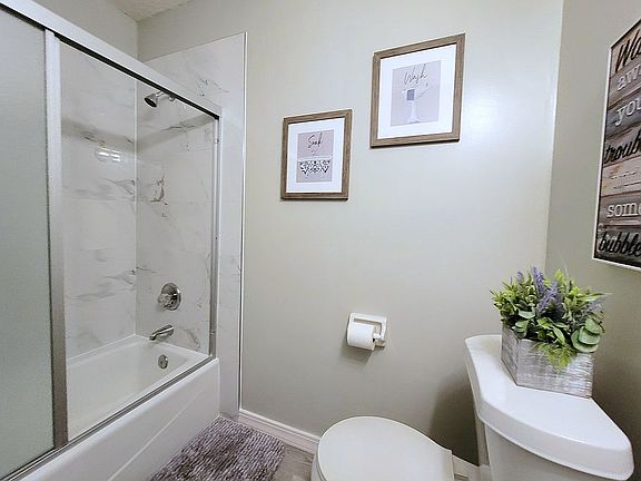 5th image of 8471 Seville Ave