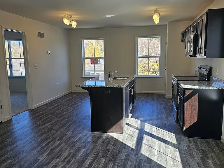 231 E Fulton St #B — Photo 2