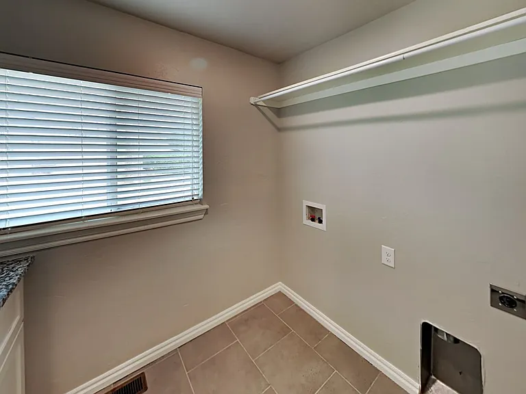 1409 E Covell Rd — Photo 17