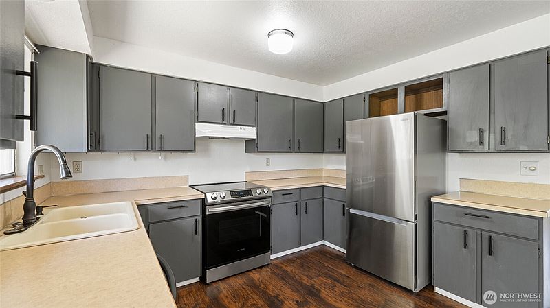 3rd image of 2402 W 16th Ave