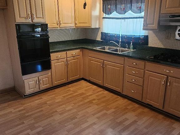 3rd image of 8030 Winfield Ave