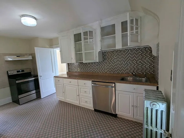 35 Young St #2 — Photo 5