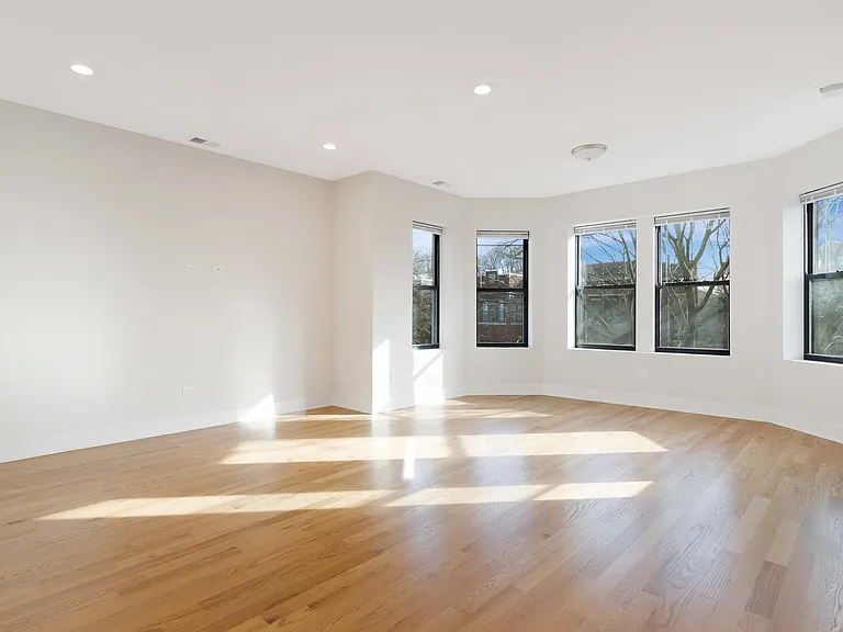 6446 N Bosworth Ave #1 — Photo 2