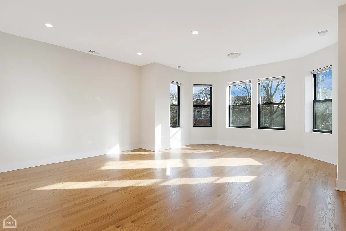 Building Photo - 6444 N Bosworth Ave #1