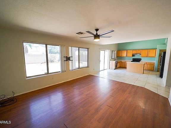 5th image of 12682 W FLOWER Street