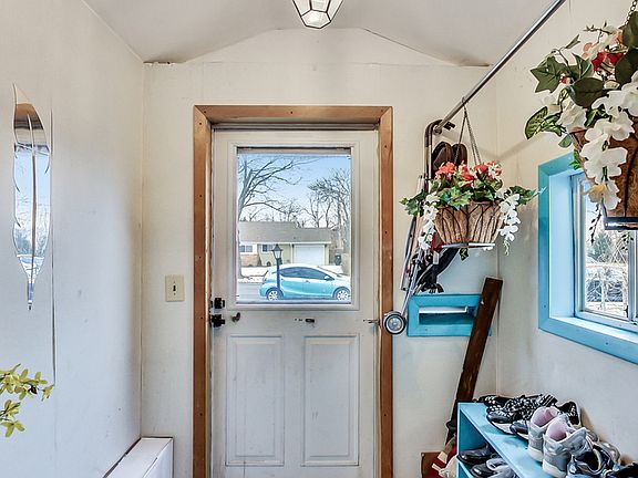 3rd image of 6719 N Lawndale Ave