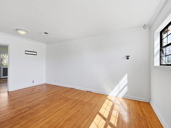 4th image of 2110 7th St