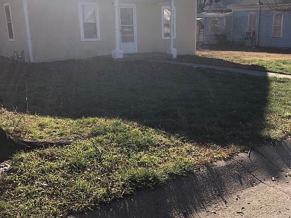 2nd image of 912 W 7th St