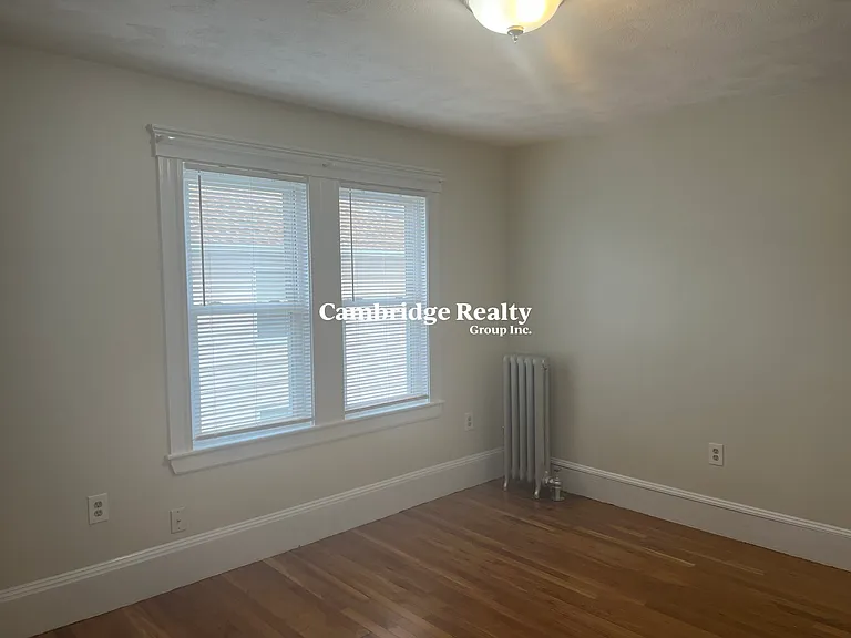 20 Henley St — Photo 13