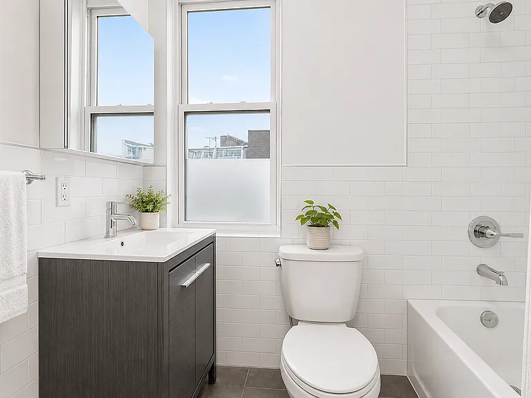 140 Frost St #3R — Photo 6