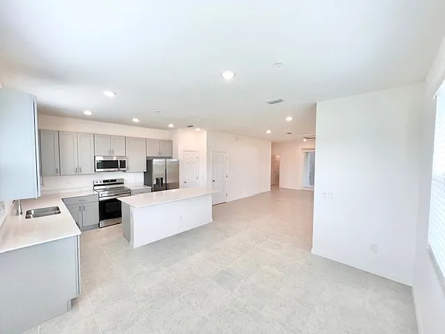 3 bed, 2.5 bath, 1800 sqft, $2,445 — Photo 2