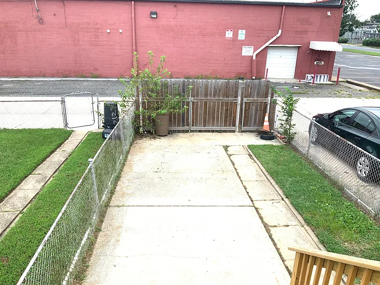 2125 Hawthorne Rd — Photo 29