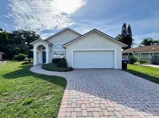 5719 Lake St, Mount Dora, FL 32757