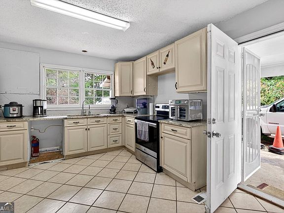 4th image of 1742 Cardinal Rd