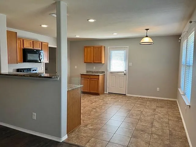 1212 Amazon Dr — Photo 3