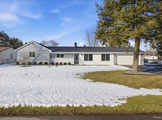 5348 Burgundy Dr, Clarkston, MI 48346