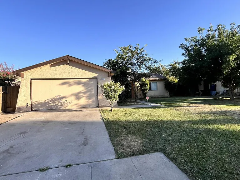5337 W Richert Ave — Photo 2