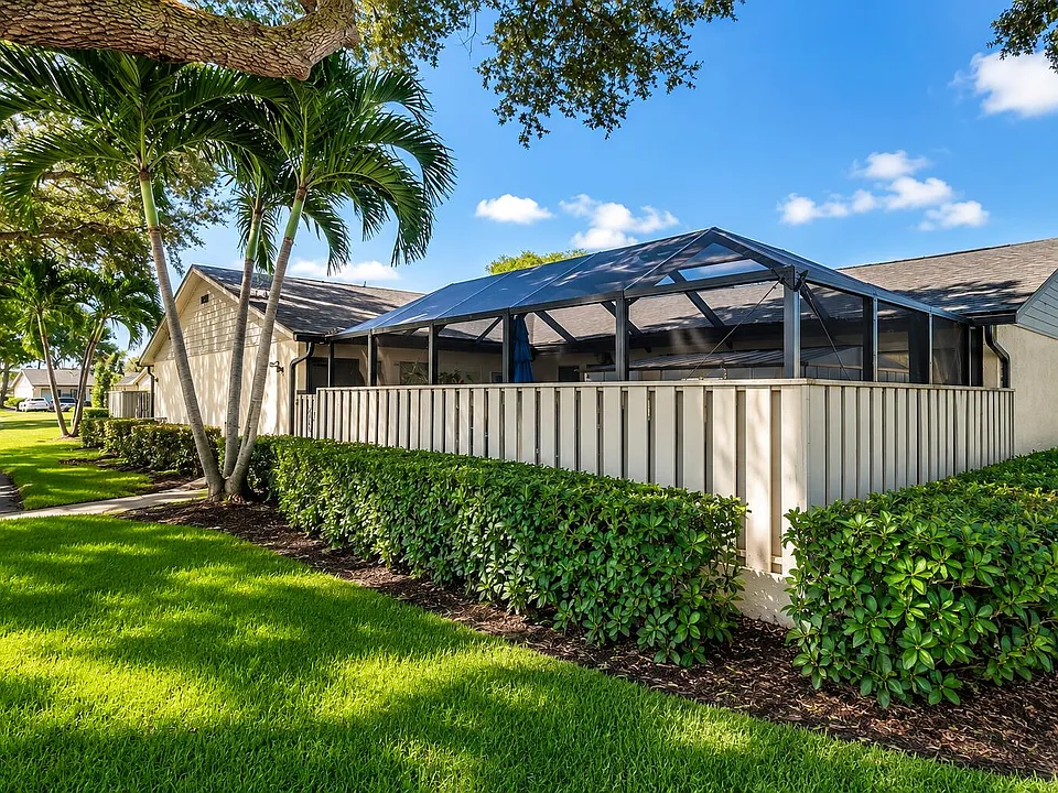1433 Captains Walk #18A