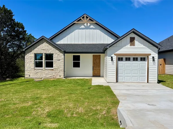 5820 Barkridge Dr, Granbury, TX 76048