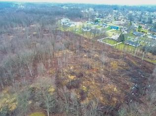 Old Colony Rd NW, Warren, OH 44481