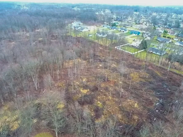 Old Colony Rd NW, Warren, OH 44481