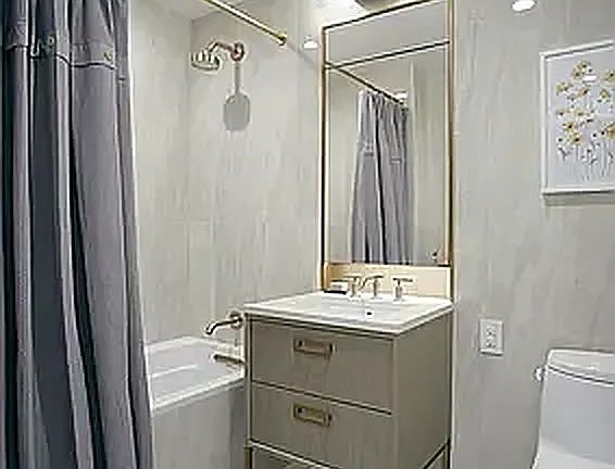 3rd image of 3 Court Sq APT 5007
