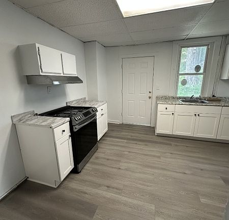 4th image of 9 E Main St #9